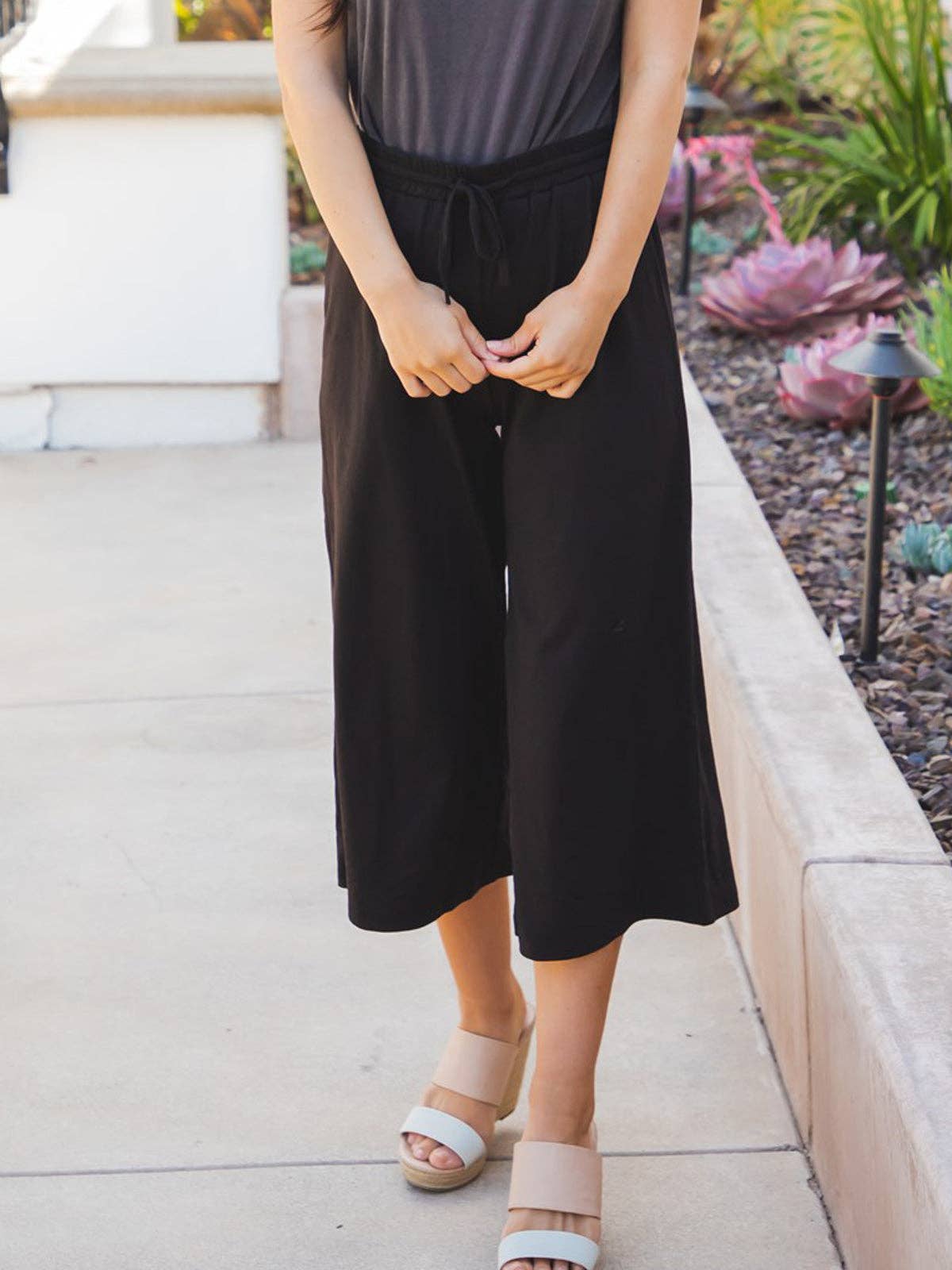 Dove Gaucho Pants: Black