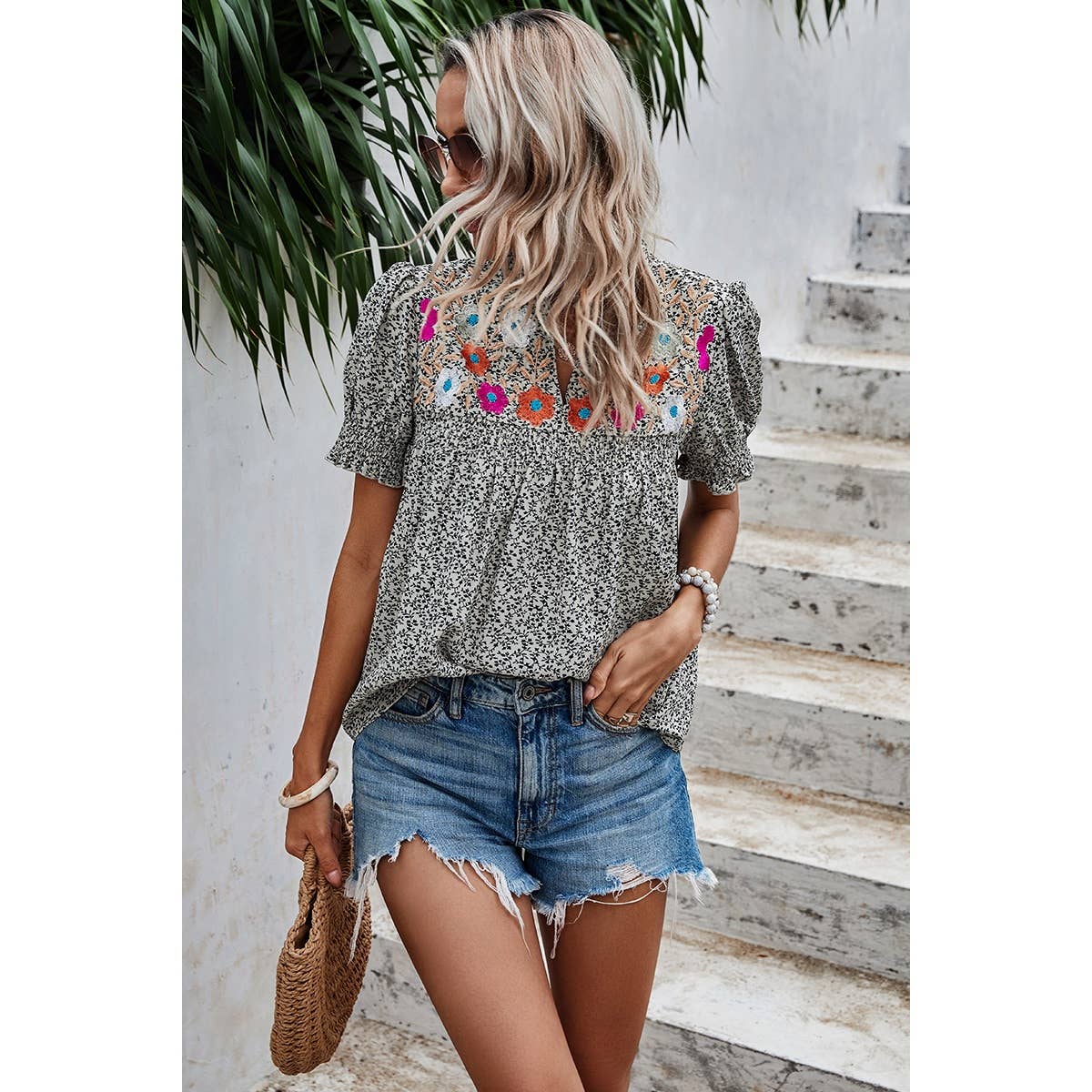Floral Puff Sleeve Loose Fit Ruffle Blouse: BLACK