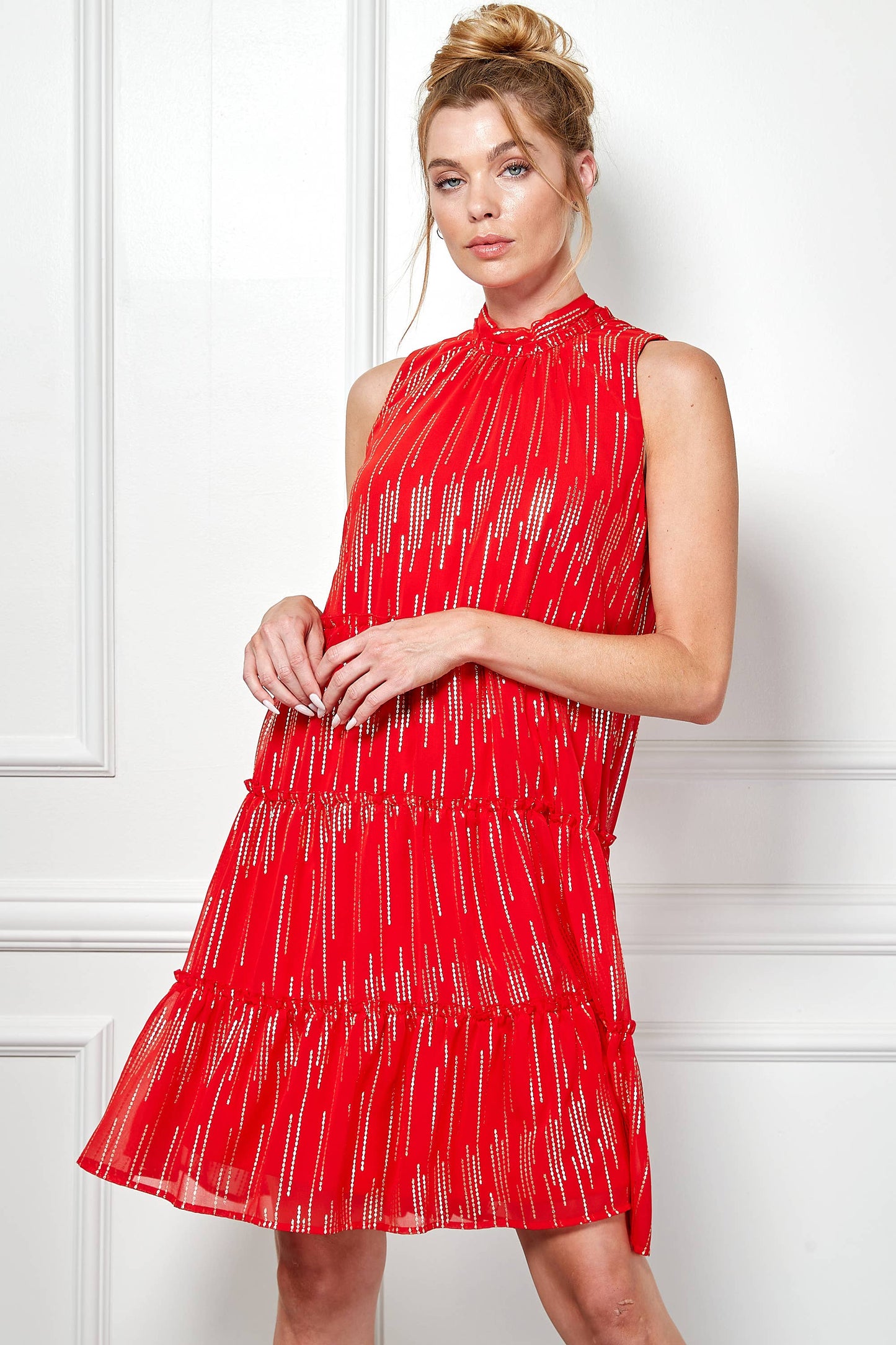 OVERLAY FOIL SLVLESS 3 TIER DRESS W/NECK RUFFLE