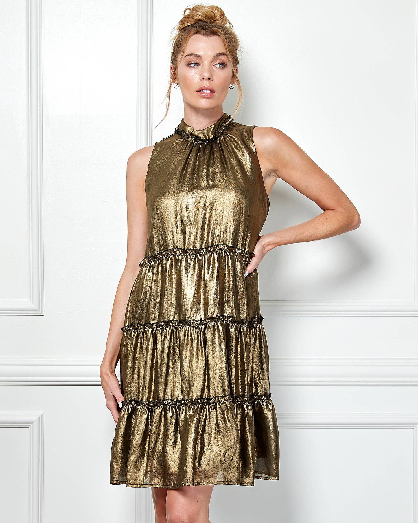 OVERLAY FOIL SLVLESS 3 TIER DRESS W/NECK RUFFLE